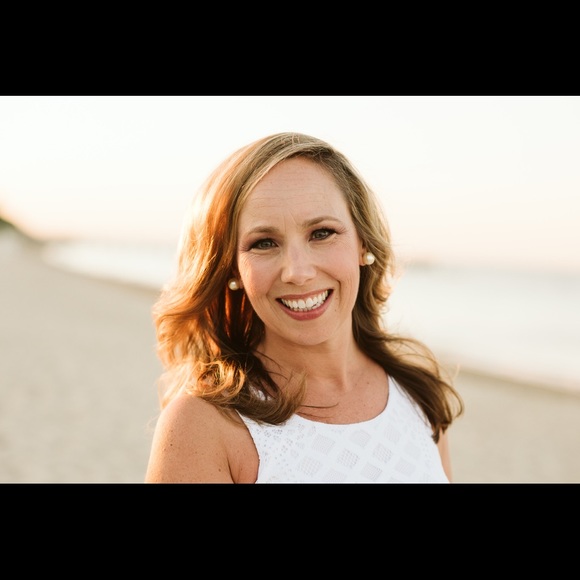 Meet your Posher, Lori - Picture 2 of 2